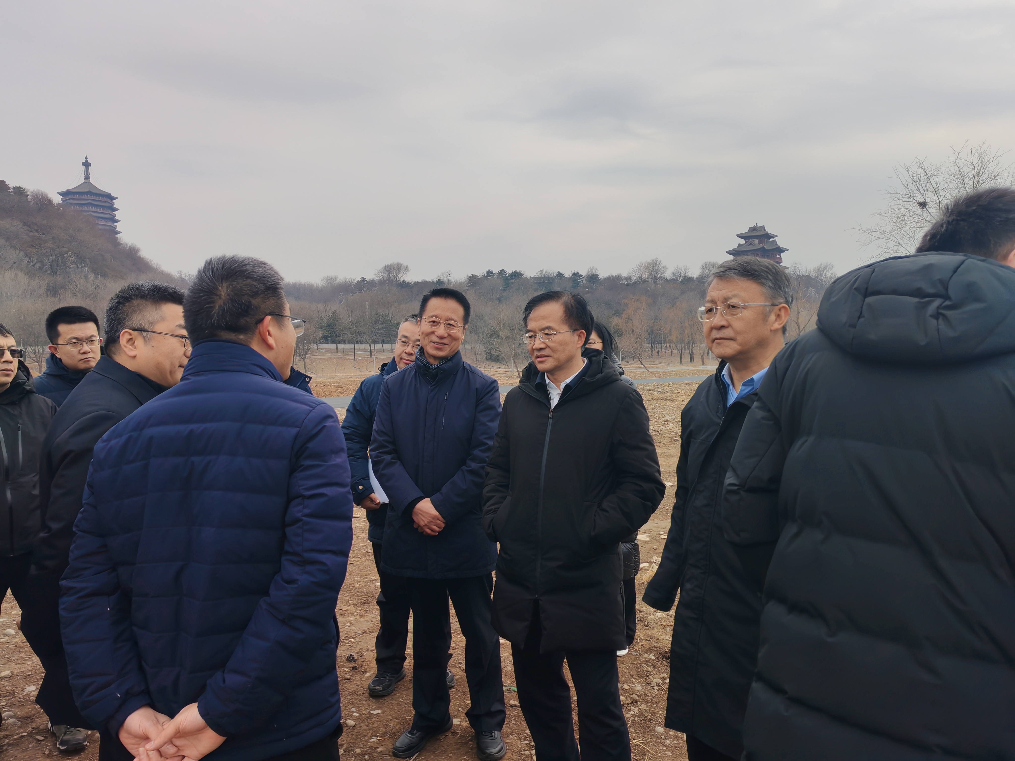 sunbet申搏官方网站口领导陪同文献副市长调研 永定河“两园一河”重点工作